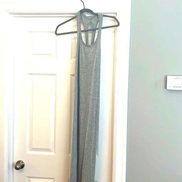 "Effortlessly Chic: Lululemon Gray Maxi Dress, gray Cross-Back Detailing, Size 4 - Picture 2 of 6